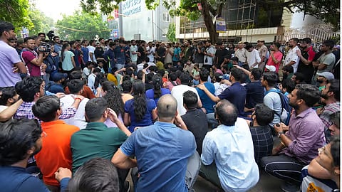 IAS பயிற்சி மையத்தில் சூழ்ந்த வெள்ளம் : 3 மாணவர்கள் பலி... போராட்ட களமாகும் டெல்லி !  