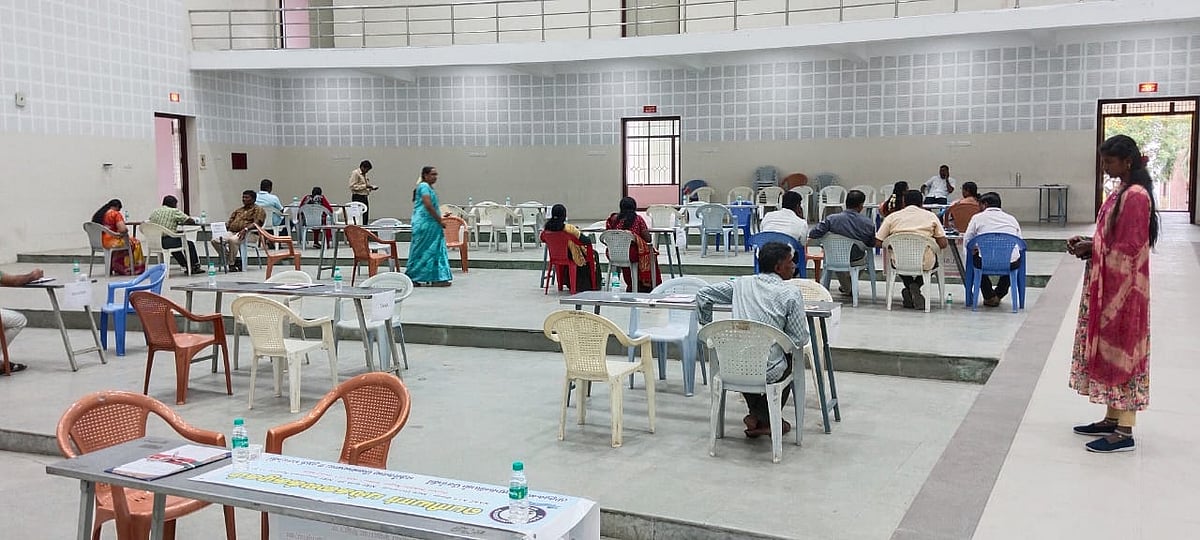 பெரியார் பல்கலை துணை வேந்தர் ஊழல் எதிரொலி - பொதுக் கலந்தாய்வில் கலந்துகொண்ட இரண்டே மாணவர்கள்!