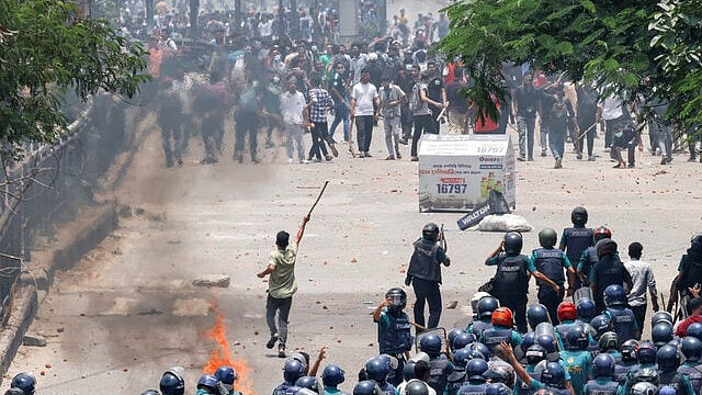 இடஒதுக்கீடு குறைப்பு : ஏற்க மறுத்த போராட்டக்கார்கள்... வங்கதேச வன்முறையில் 150-ஐ கடந்த உயிரிழப்பு ! 