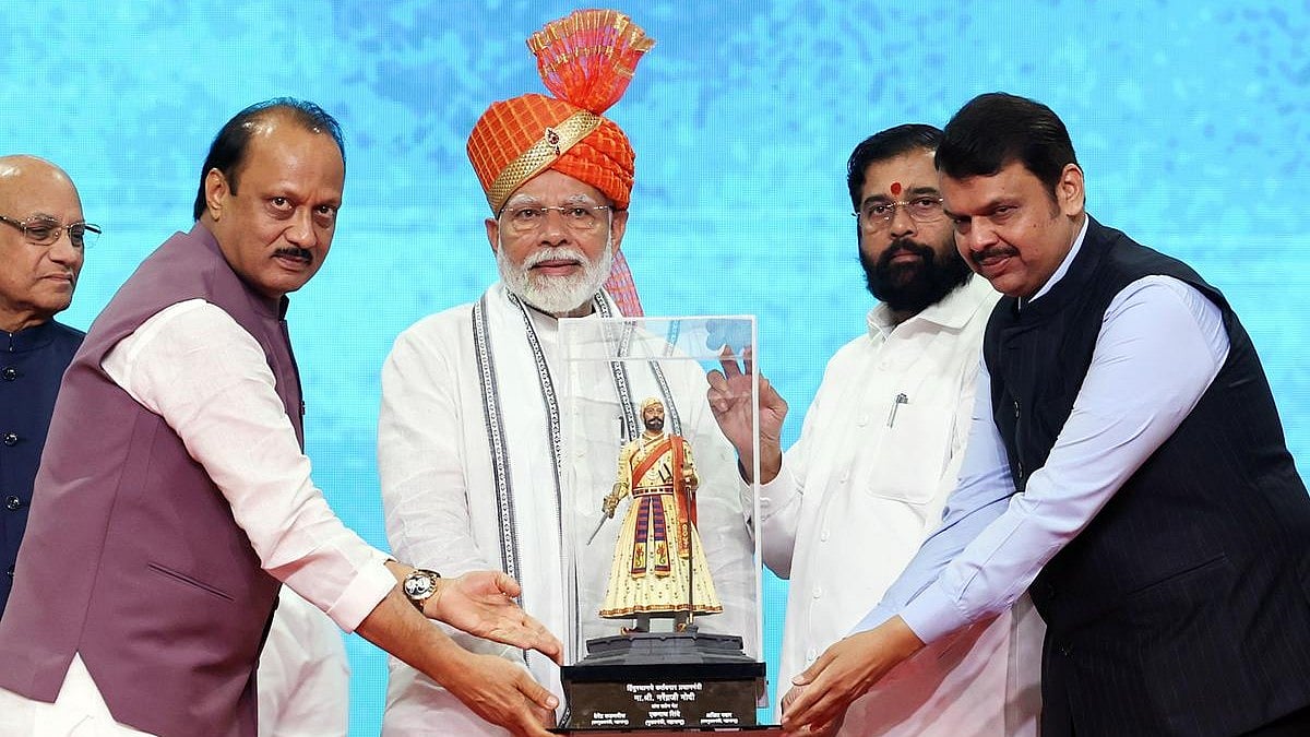 “முதல்வர் பதவி எங்களுக்குதான்” - தேர்தலுக்கு முன்பே தீவிர மோதலில் மராட்டிய பாஜக கூட்டணி ! 