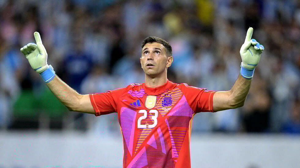 கோபா அமெரிக்கா : பெனால்டி வாய்ப்பை வீணடித்த மெஸ்ஸி... மீண்டும் அர்ஜென்டினாவை மீட்ட Emiliano martinez ! 