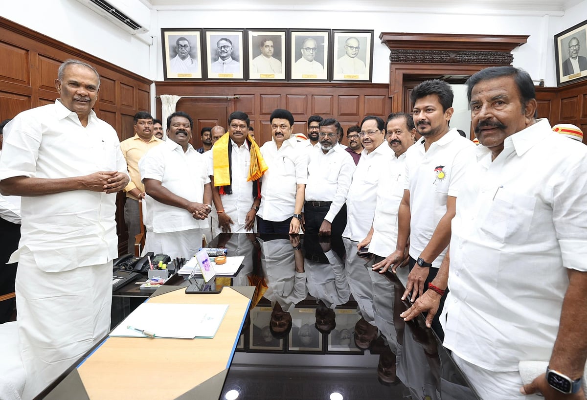 1.24 லட்ச வாக்கு வித்தியாசத்தில் வெற்றி... விக்கரவாண்டி எம்.எல்.ஏ-வாக பதவியேற்றார் அன்னியூர் சிவா !