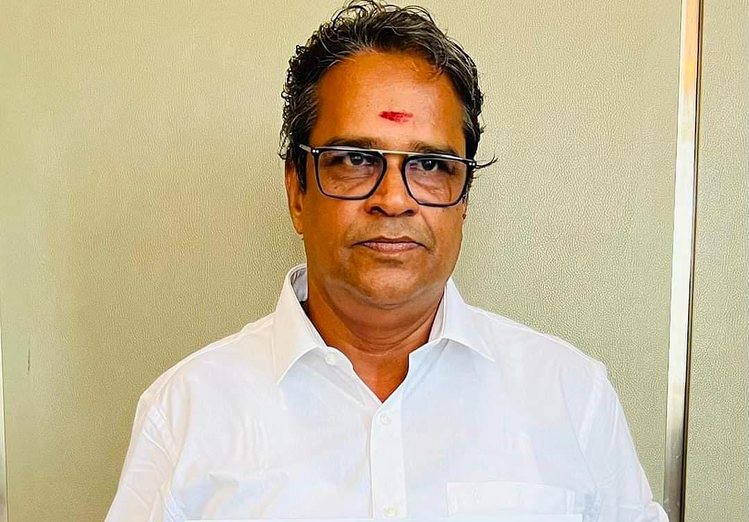 பாஜக மாவட்ட செயலாளருக்கு கொலை மிரட்டல் விடுத்த பாஜக மாவட்ட தலைவர்... போலீசார் வலைவீச்சு !