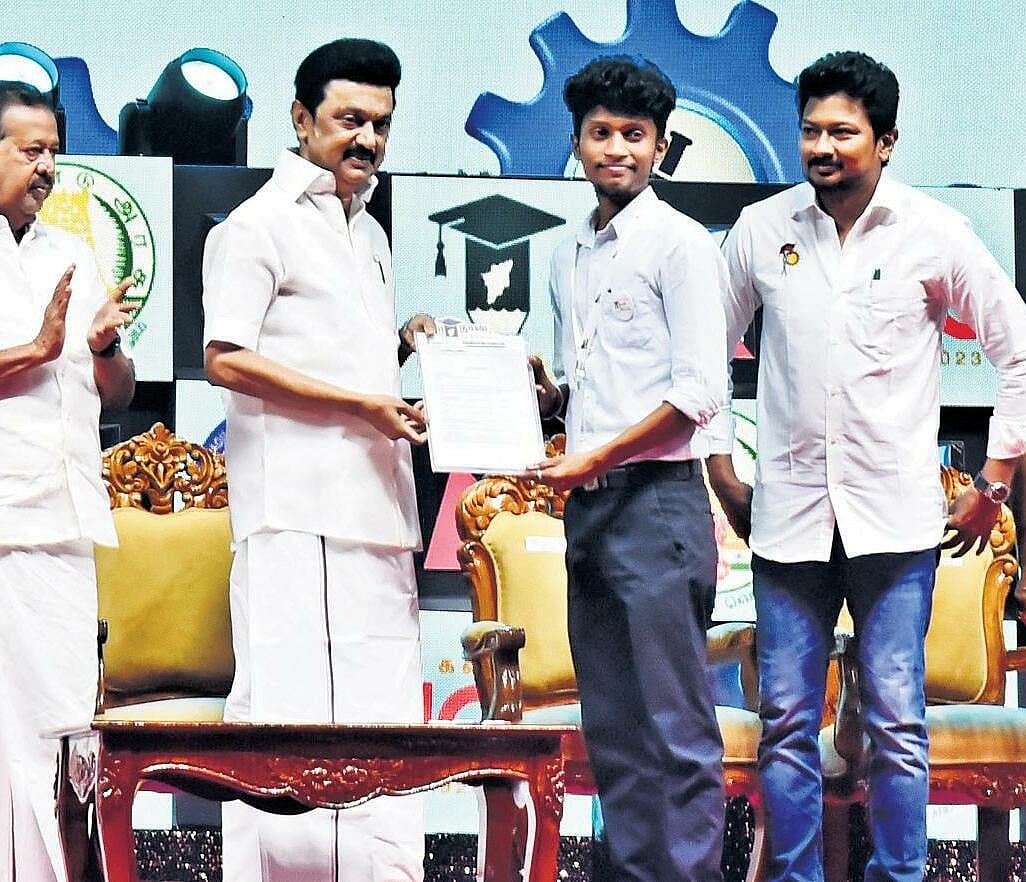 கல்லூரியில் சேரும் மாணவர்களுக்கு ரூ.1000 வழங்கும் "தமிழ்ப் புதல்வன் திட்டம்" - அரசாணை வெளியீடு !