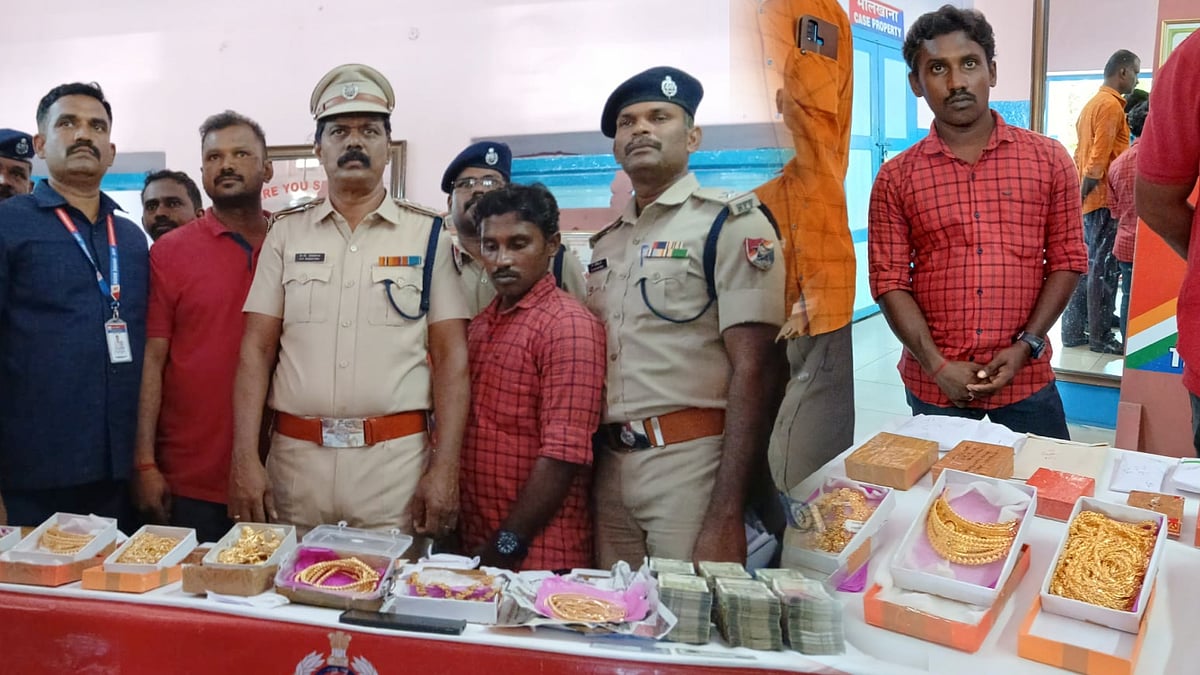 திருச்சி ரயில் நிலையத்தில் பயணியிடம் இருந்த மர்ம பை... திறந்த போலீசாருக்கு  காத்திருந்த அதிர்ச்சி!