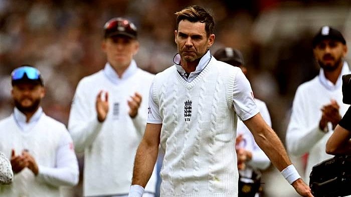 41 வயது இளைஞர் : 21 ஆண்டுகள் கிரிக்கெட்டை ஆண்ட ஸ்விங் ராஜா... கண்ணீரோடு விடைபெற்றார்  ஜேம்ஸ் ஆண்டர்சன் ! 