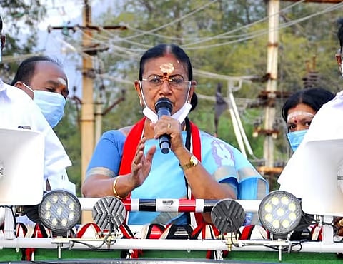 வேலைவாங்கித் தருவதாக கூறி லட்சக்கணக்கில் மோசடி : அதிமுக முன்னாள் அமைச்சர் சரோஜாவின் மனு தள்ளுபடி !