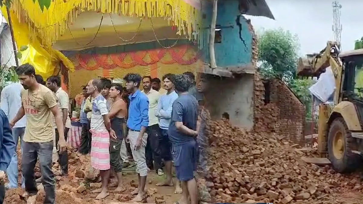 திடீரென இடிந்து விழுந்த கோயில் சுவர்... 9 குழந்தைகள் பரிதாப பலி... பாஜக ஆளும் ம.பி-யில் கோரம்!