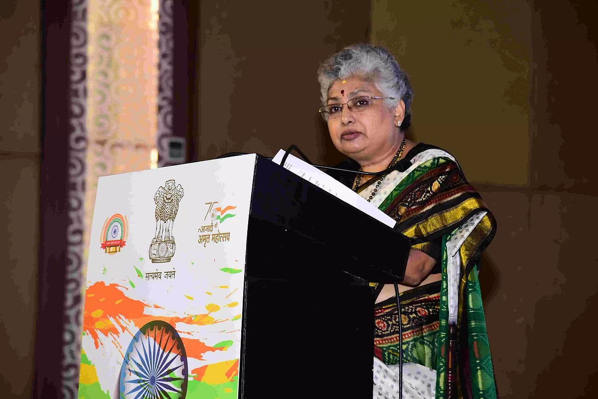 "கடமையை ஆற்றவில்லை, ஆளுநர்களை கட்சி அரசியலுக்கு அப்பால் வைக்க வேண்டும்" - உச்சநீதிமன்ற நீதிபதி கருத்து !