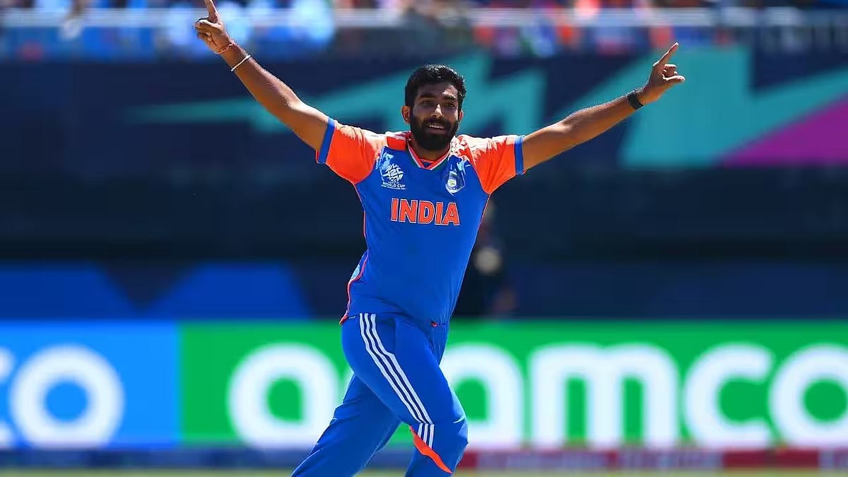 "உலகக்கோப்பையில் பும்ராவை சொல்வதை பந்து அப்படியே கேட்டது" - ரவி சாஸ்திரி புகழாரம் !
