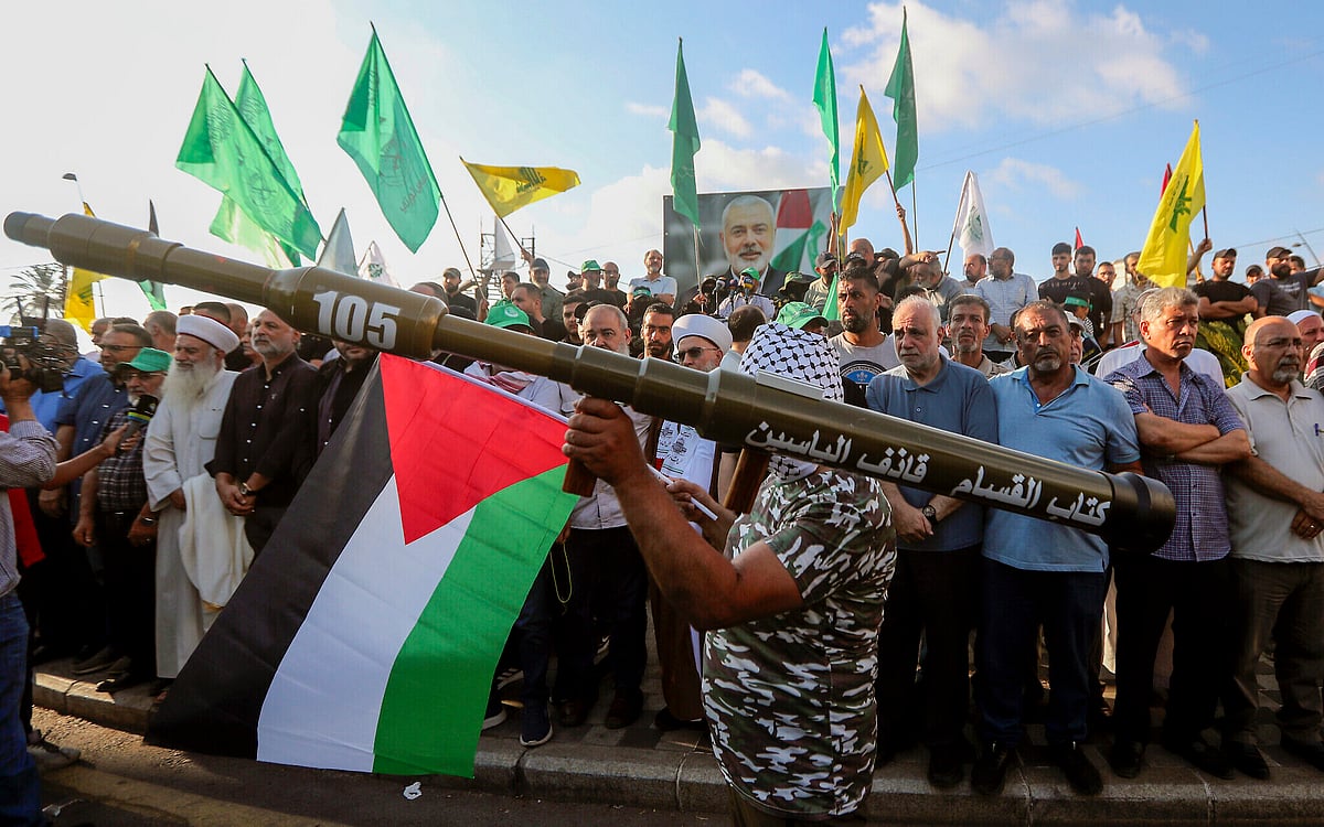 இஸ்ரேலை தாக்கிய லெபனான் : போருக்கான சிவப்பு கொடியை ஏற்றிய ஈரான்... உக்கிரமாகும் மத்திய கிழக்கு போர் ! 