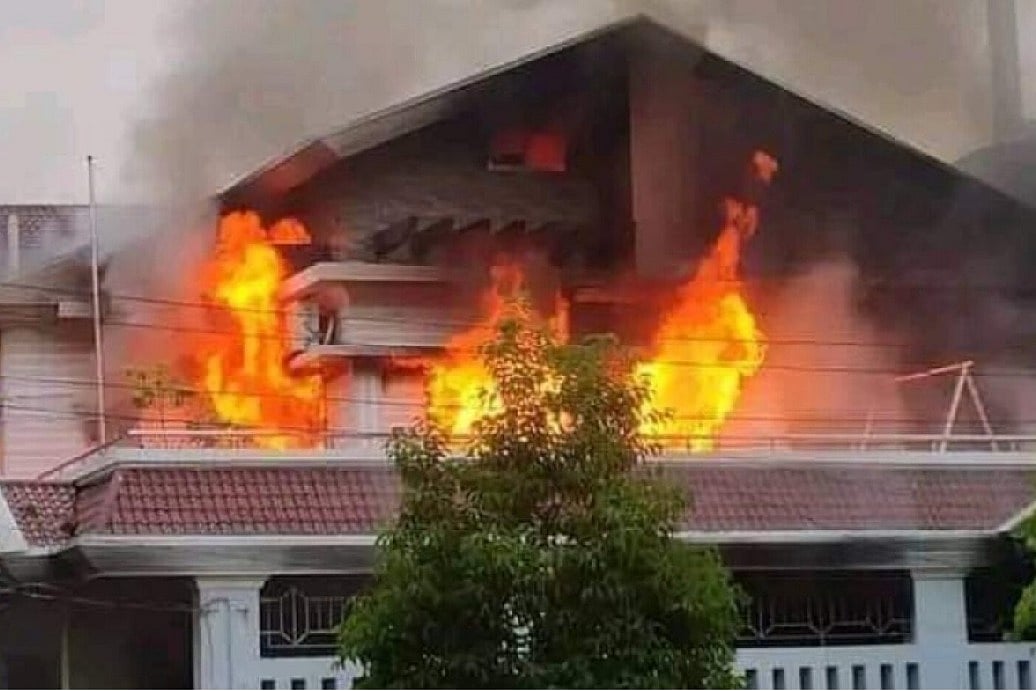வங்கதேச கிரிக்கெட் அணி முன்னாள் கேப்டன் வீட்டுக்கு தீ வைப்பு... போராட்டக்காரர்கள் ஆத்திரம் - காரணம் என்ன?