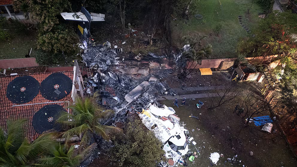 பிரேசிலில் குடியிருப்பு பகுதியில் விழுந்த விமானம் : பயணிகள் அனைவரும் (61 பேர் ) உயிரிழந்ததாக அறிவிப்பு !