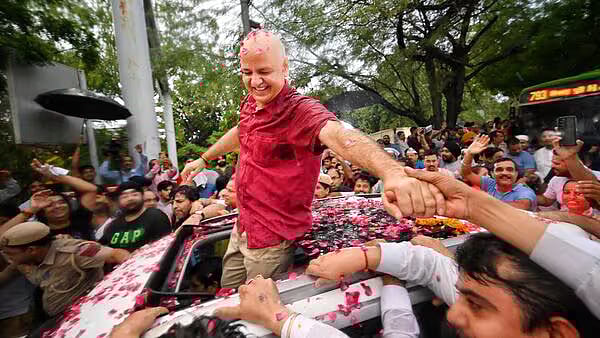 பாஜகவுக்கு நன்கொடை அளிக்காத தொழிலதிபர்கள் சிறையிலடைக்கப்படுகிறார்கள் - மணீஷ் சிசோடியா குற்றச்சாட்டு !  