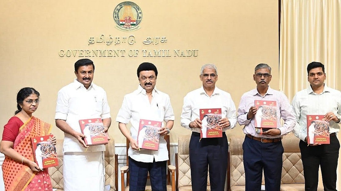 “தலைசிறந்த மூன்றாண்டு!  தலைநிமிர்ந்த தமிழ்நாடு!” - மூன்றாண்டு சாதனை மலரை முதலமைச்சர் வெளியிட்டார்!