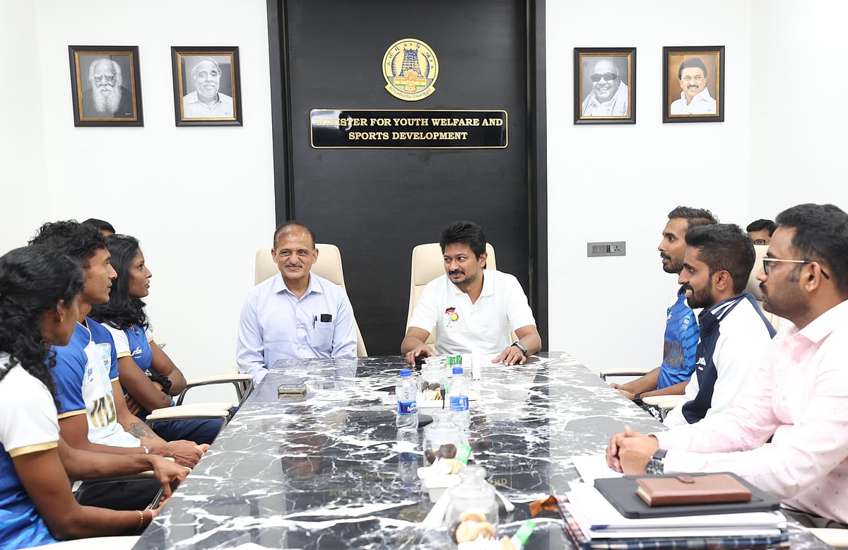 ஒலிம்பிக்கில் பங்கேற்ற  தமிழ்நாடு வீரர்களுக்கு தலா ரூ. 1 இலட்சம் பரிசு! : தமிழ்நாடு தடகள சங்கம் வழங்கல்!