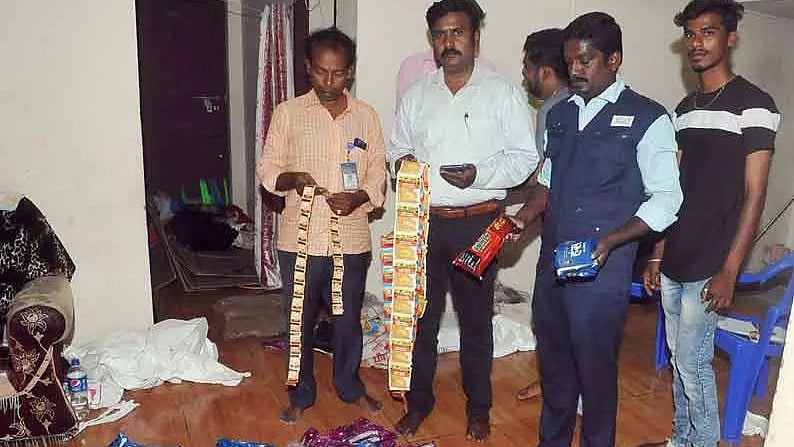 40730 கிலோ புகையிலை பொருட்கள் பறிமுதல் : 2997 கடைகளுக்கு சீல் வைத்த காவல்துறை!