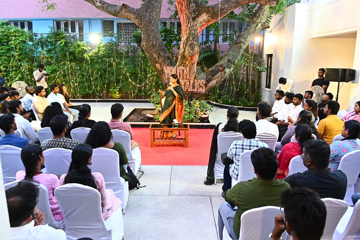 “விமர்சனங்களுக்கு செயல்கள் மூலம் பதிலளிக்க வேண்டும்!” : இளைஞர்களிடையே கனிமொழி எம்.பி கலந்துரையாடல்!