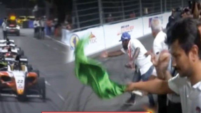 ஃபார்முலா 4 கார் பந்தயத்தை தொடங்கி வைத்தார் அமைச்சர் உதயநிதி ஸ்டாலின் : சென்னையில் சீறிப்பாய்ந்த கார்கள்!