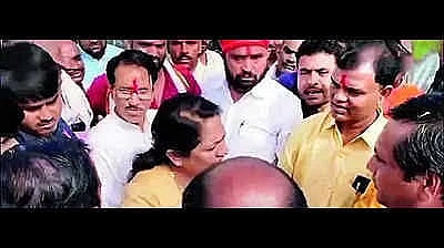"15 கள்ளஓட்டு போட்டு உங்களை வெற்றிபெறவைத்தேன்" - பாஜக எம்.பி-யிடம் பேசிய பாஜக தொண்டர்... வீடியோ வைரல் !