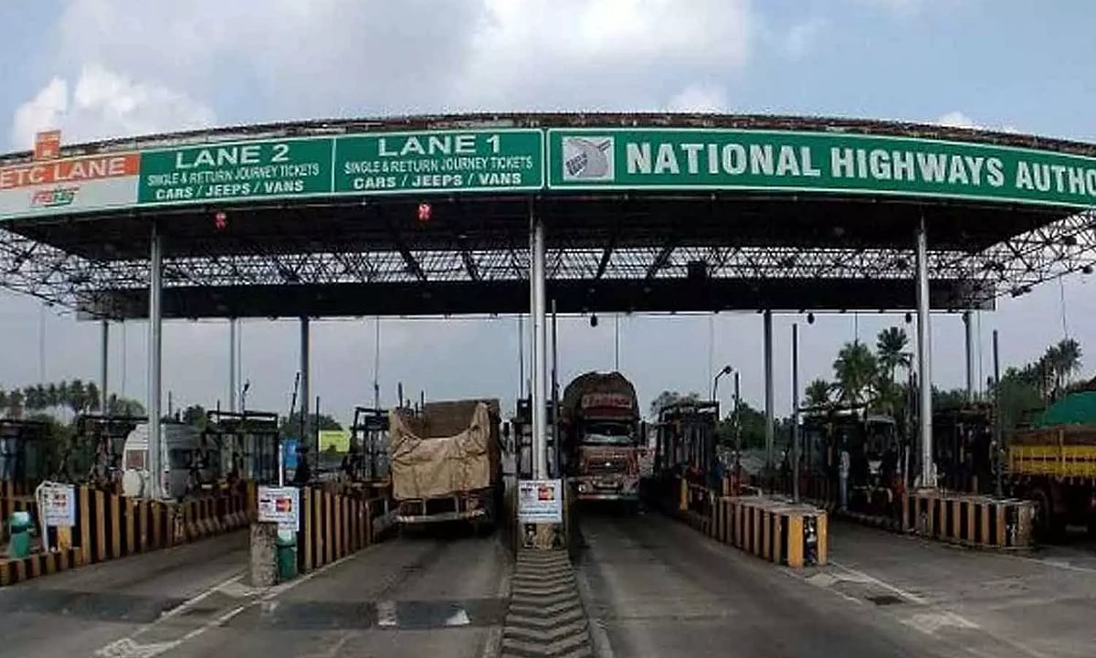 தமிழ்நாட்டின் 25 சுங்கச்சாவடிகளில் கட்டண உயர்வு : அத்தியாவசிய பொருள்களின் விலை உயரும் அபாயம் ! 