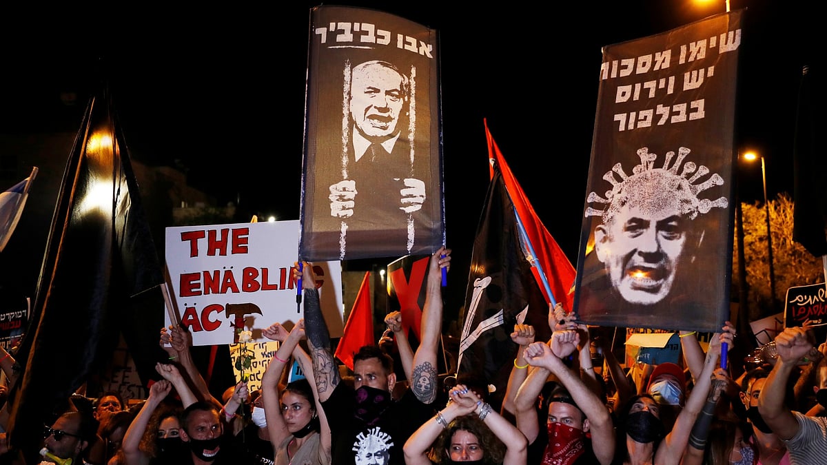 இஸ்ரேல் பிரதமருக்கு எதிராக மாபெரும் போராட்டம் : பணயக்கைதிகள் உயிரிழப்பால் ராஜினாமா செய்ய கோரிக்கை!