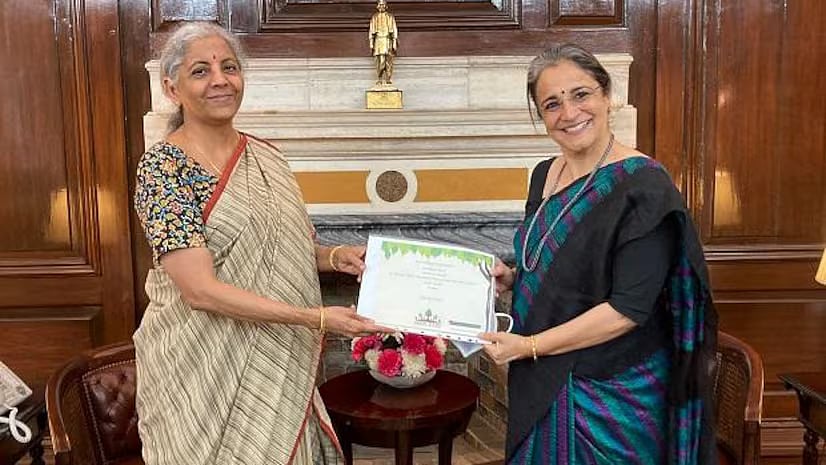 SEBI தலைவர் மாதபி புச் மீது புகார் தெரிவித்த  SEBI ஊழியர்கள்... நிதியமைச்சகத்துக்கு கடிதம் ! 