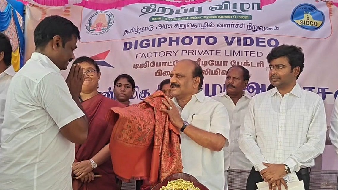 செங்கல்பட்டில் நவீன புகைப்பட குறுங்குழும பொதுவசதி மையம்! : அமைச்சர் தா.மோ. அன்பரசன் திறந்துவைப்பு!