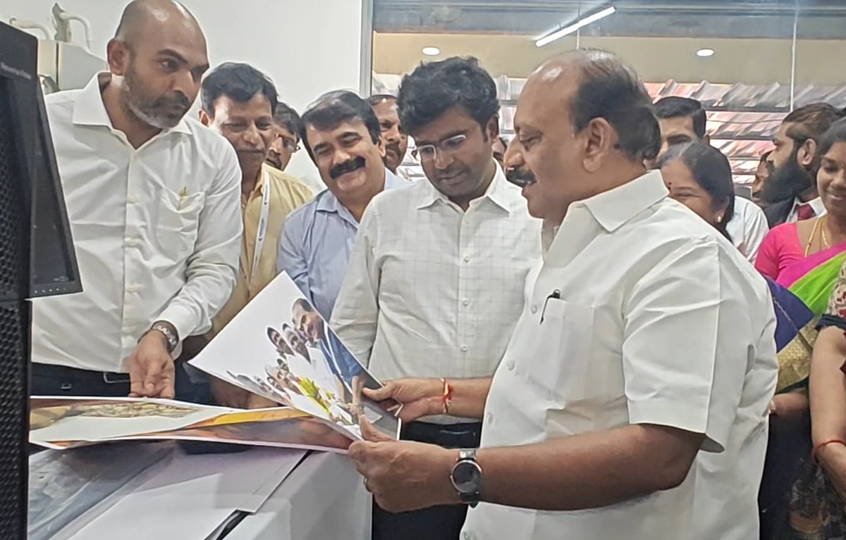 செங்கல்பட்டில் நவீன புகைப்பட குறுங்குழும பொதுவசதி மையம்! : அமைச்சர் தா.மோ. அன்பரசன் திறந்துவைப்பு!