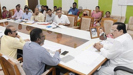 வெள்ளத்தடுப்பு பணிகளை 20 நாளில் முடிக்க வேண்டும் :  அதிகாரிகளுக்கு அமைச்சர் துரைமுருகன் அறிவுறுத்தல்!