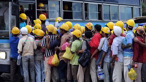 வெளிநாடுகளில் வேலைவாய்ப்பு என கூறி மோசடி... உதவி எண்களை அறிவித்த தமிழ்நாடு அரசு ! 