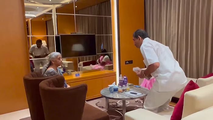 கேள்வி கேட்ட அன்னபூர்ணா நிறுவன உரிமையாளர் : மிரட்டி மன்னிப்பு கேட்க வைத்த நிர்மலா சீதாராமன்? - பின்னணி?