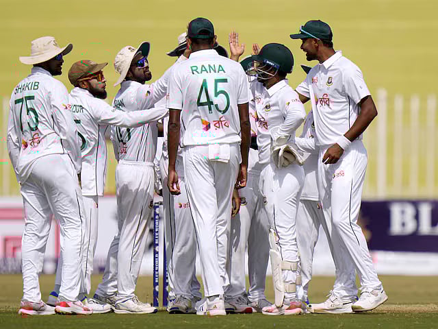 பாகிஸ்தானை வீழ்த்தினால் இந்தியாவை வீழ்த்த முடியுமா ? - வங்கதேச அணிக்கு தினேஷ் கார்த்திக் எச்சரிக்கை !