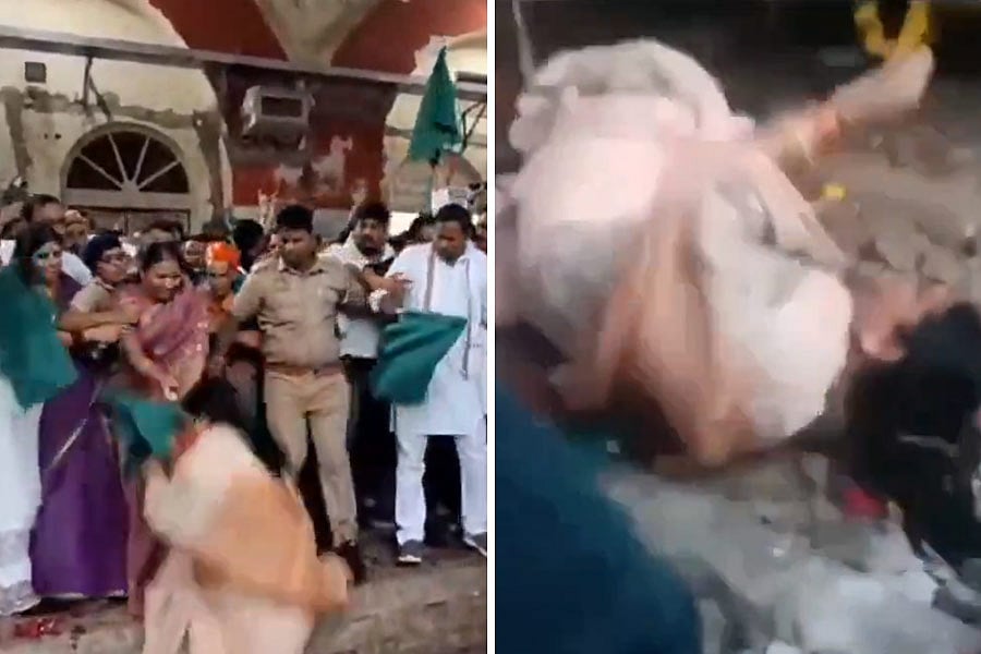 வந்தே பாரத் இரயில் துவக்க விழா... சட்டென்று தண்டவாளத்தில் விழுந்த பாஜக MLA -ஷாக் வீடியோவின் பின்னணி என்ன?