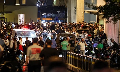 வெடித்துச் சிதறிய ஆயிரக்கணக்கான பேஜர் கருவிகள் : 8 பேர் பலி, 2,800 பேர் காயம்... பின்னணியில் இஸ்ரேல் ? 