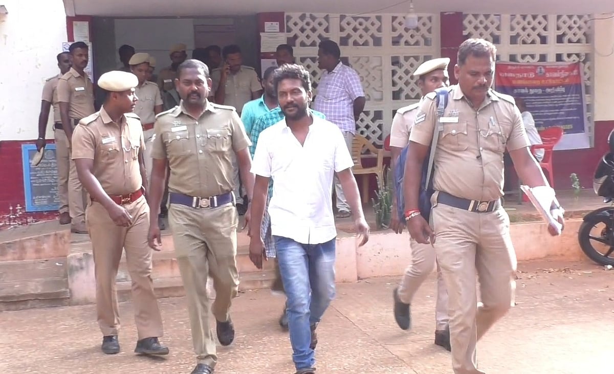 சாதி மறுப்பு திருமணத்துக்கு எதிர்ப்பு... இளைஞரை கொடூரமாக தாக்கிய நாம் தமிழர் கட்சி நிர்வாகி அதிரடி கைது !