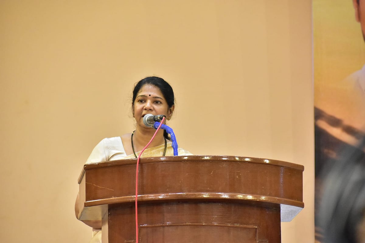 “இவர்களின் தியாகத்தால்தான் இன்று நாம் படித்து முன்னேறுகிறோம்...” - கனிமொழி எம்.பி நெகிழ்ச்சி !