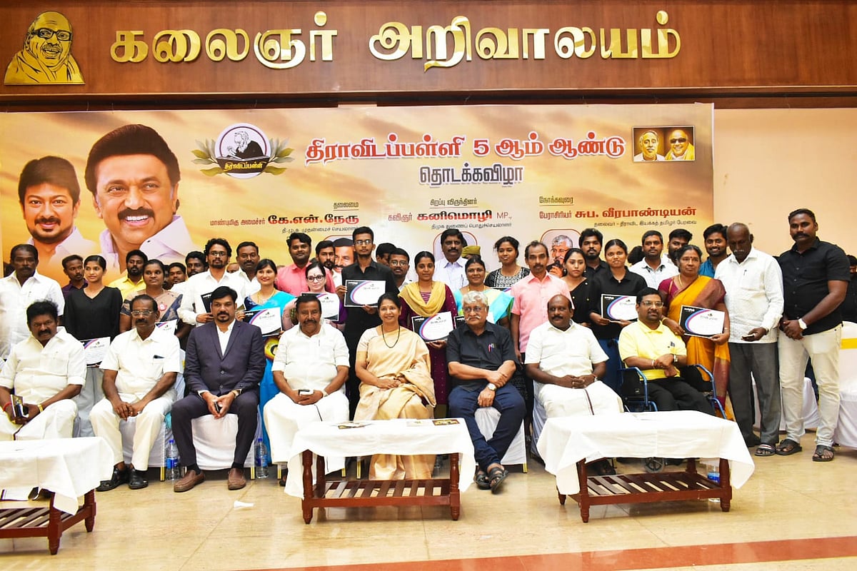 “இவர்களின் தியாகத்தால்தான் இன்று நாம் படித்து முன்னேறுகிறோம்...” - கனிமொழி எம்.பி நெகிழ்ச்சி !