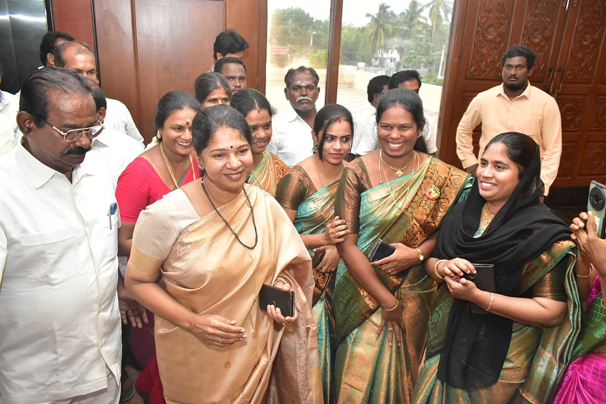 “இவர்களின் தியாகத்தால்தான் இன்று நாம் படித்து முன்னேறுகிறோம்...” - கனிமொழி எம்.பி நெகிழ்ச்சி !