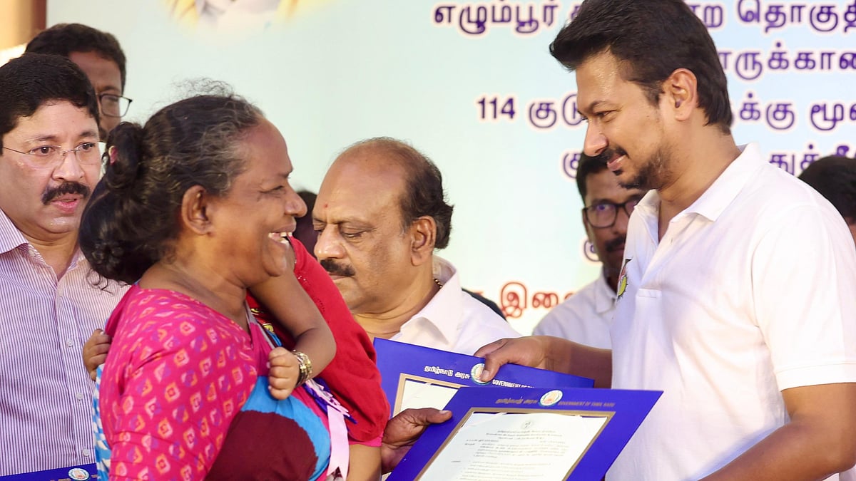 ”புதுவீட்டில் குடியேறும் உங்கள் வாழ்க்கை சிறக்கட்டும்” : அமைச்சர் உதயநிதி ஸ்டாலின் நெகிழ்ச்சி!