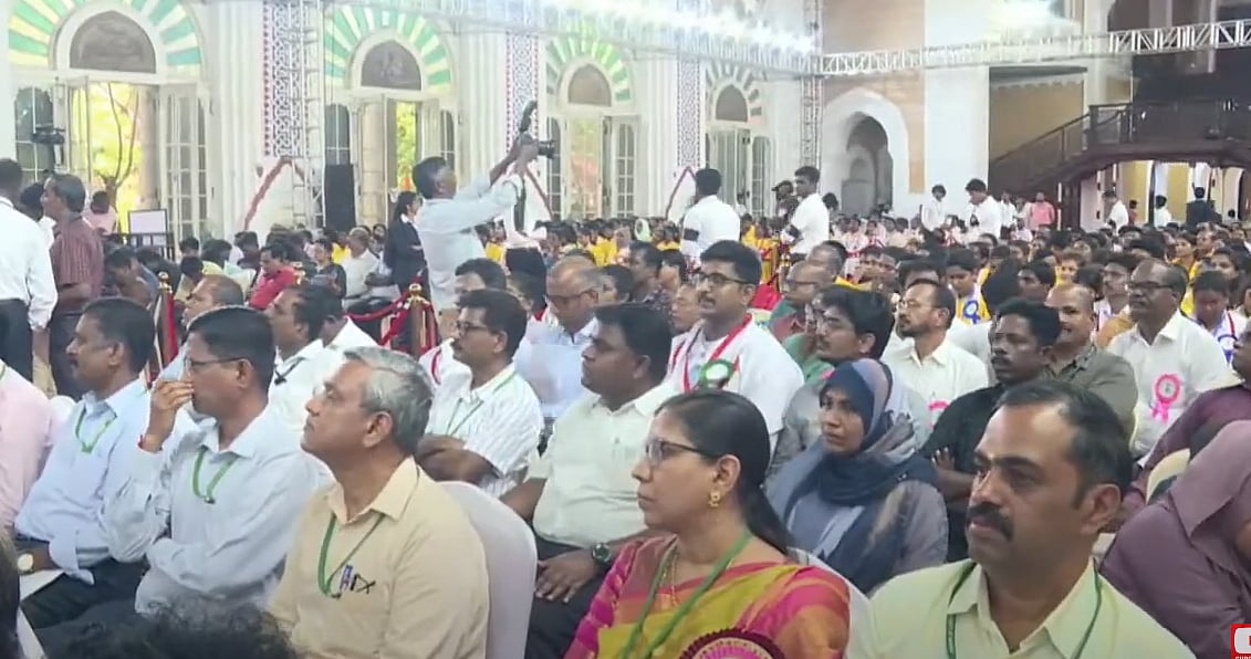 சென்னை பல்கலைக்கழகத்தின் 166-வது பட்டமளிப்பு விழா : 1.7 இலட்சம் மாணவர்கள் பட்டம் பெற்றனர்!