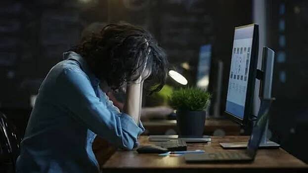 “எங்கள் துயரத்தை வேறு யாரும் அனுபவிக்கக்கூடாது” : வேலை பளுவிற்கு தன் மகளைப் பறிகொடுத்த ஒரு தாயின் கடிதம்!