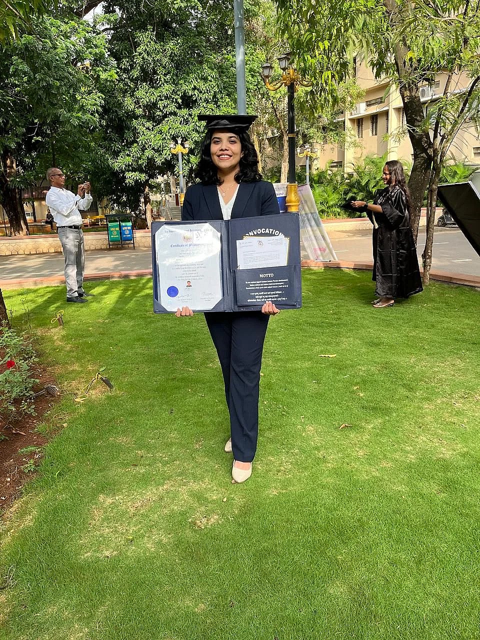 “எங்கள் துயரத்தை வேறு யாரும் அனுபவிக்கக்கூடாது” : வேலை பளுவிற்கு தன் மகளைப் பறிகொடுத்த ஒரு தாயின் கடிதம்!