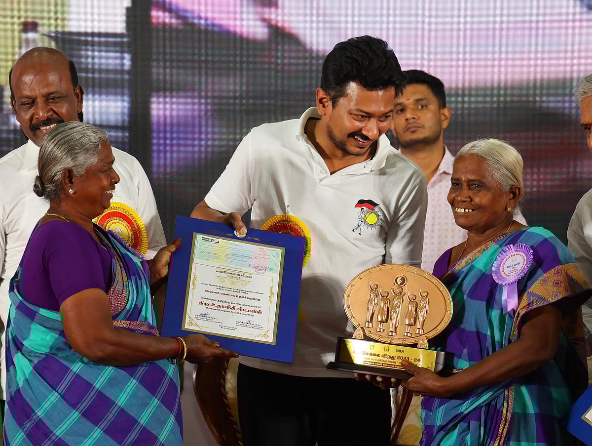 516 சுய உதவிக் குழுக்கள் : 6135 மகளிருக்கு ரூ.30.20 கோடி வங்கிக் கடன் வழங்கிய துணை முதலமைச்சர் உதயநிதி!