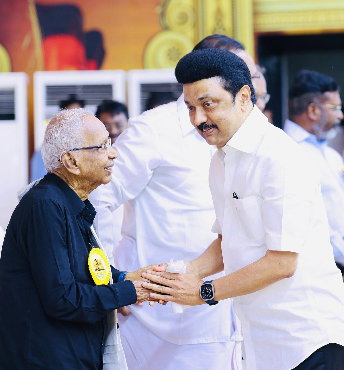 “‘தோள் கொடுப்பான் தோழன்’ என்பதைப் போல கூட்டணி கட்சிகளின் பாராட்டால் உயர்ந்து நிற்கிறது திமுக” : முரசொலி!