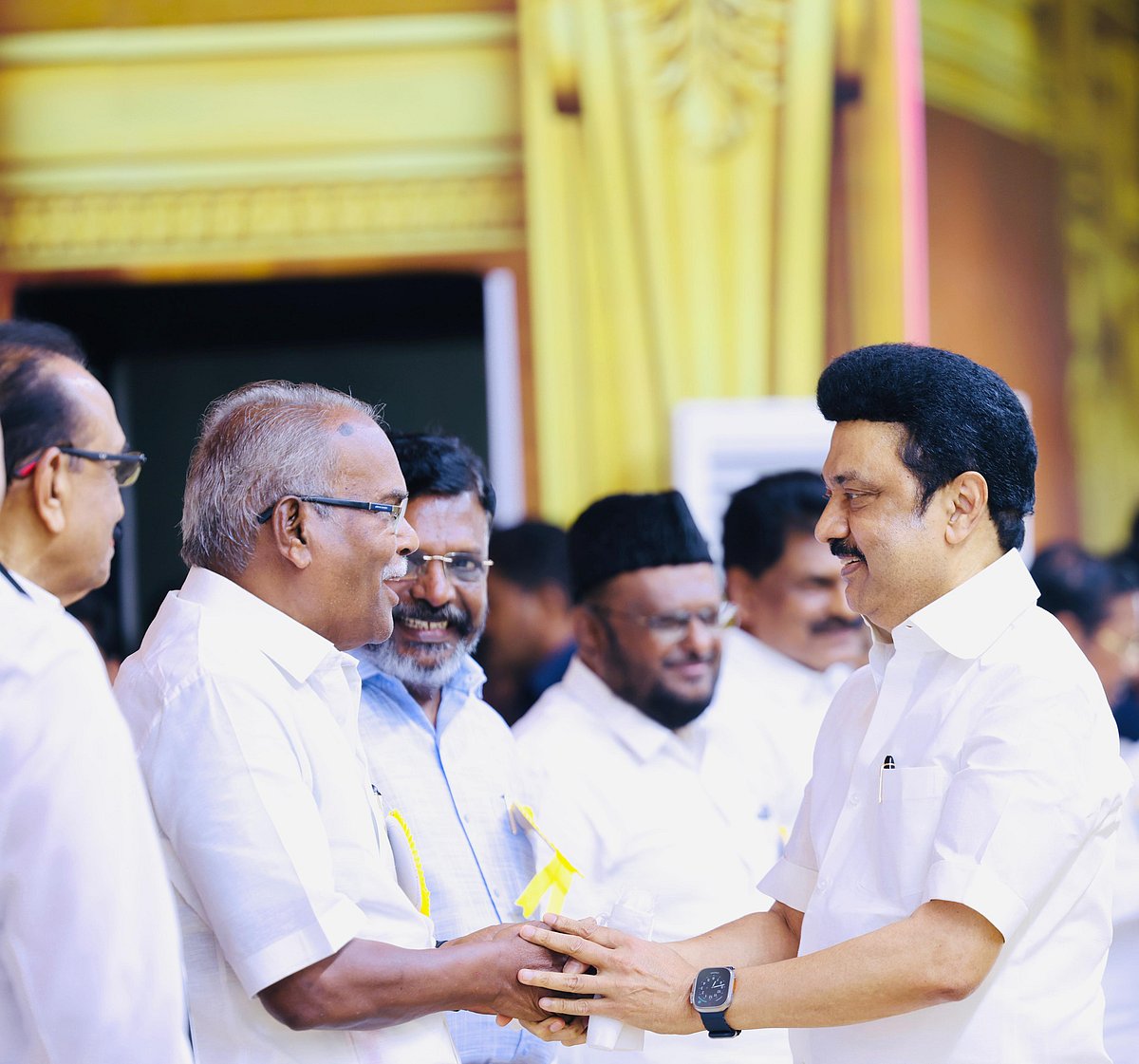 “‘தோள் கொடுப்பான் தோழன்’ என்பதைப் போல கூட்டணி கட்சிகளின் பாராட்டால் உயர்ந்து நிற்கிறது திமுக” : முரசொலி!