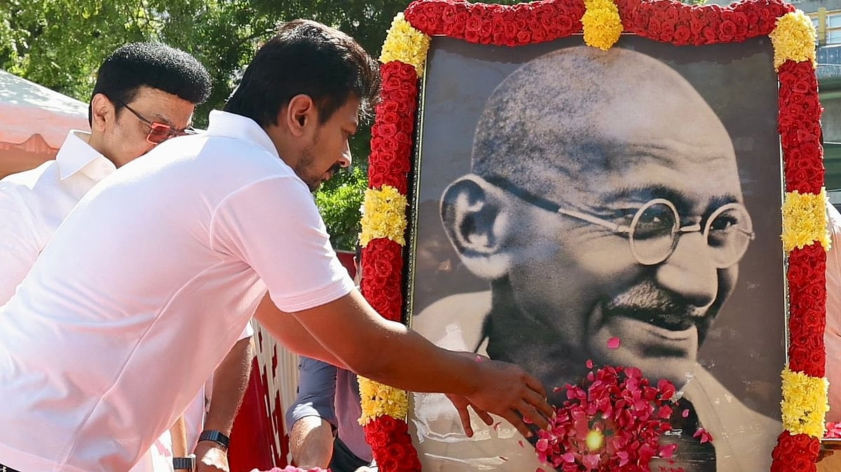 ”உத்தமர் காந்தியடிகளின் புகழ் என்றும் நிலைத்திருக்கும்” : துணை முதலமைச்சர் உதயநிதி ஸ்டாலின்