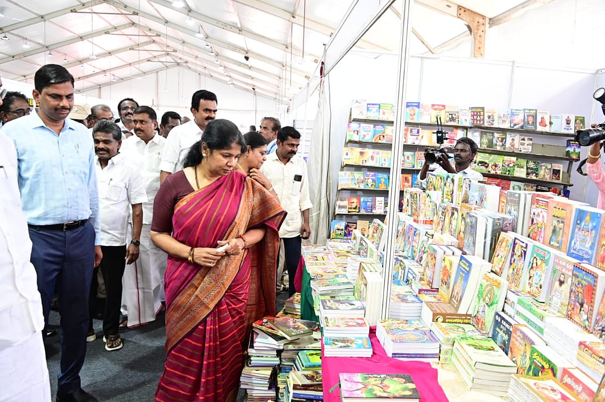 “புத்தக வாசிப்பால் உலகத்தையே கைகளுக்குள் கொண்டு வரமுடியும்” : கனிமொழி எம்.பி பேச்சு!