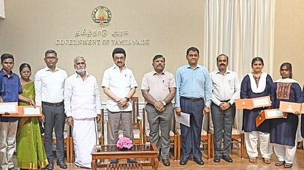 500 மாணவர்களுக்கு கல்வி உதவித் தொகை : ரூ.50 லட்சம் வழங்கினார் முதலமைச்சர் மு.க.ஸ்டாலின்!