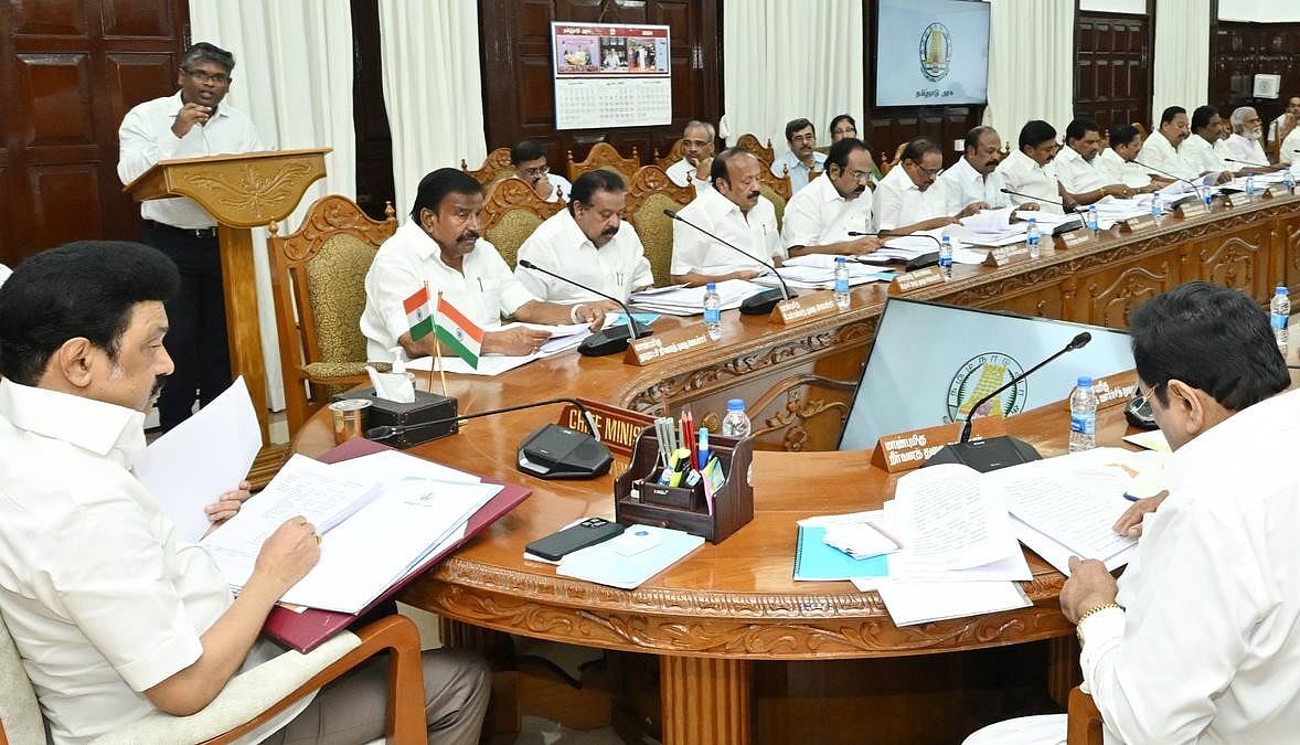 மாவட்ட வளர்ச்சிப் பணிகளுக்காக ஒவ்வொரு மாவட்டங்களுக்கும் பொறுப்பு அமைச்சர்கள் நியமனம் - முழு பட்டியல் !